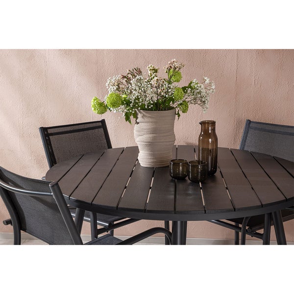 Gartensitzgruppe mit rundem Tisch, Stühlen, Vase und Gläsern