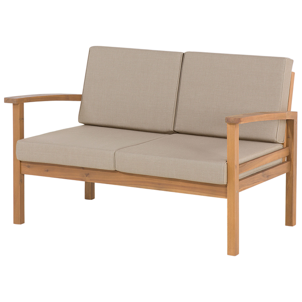 Gartensofa aus Holz mit bequemen Sitz und Rueckenpolstern als Zweisitzer fuer den Garten oder die Terrasse
