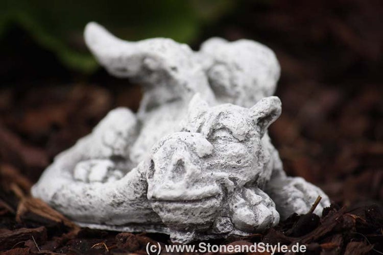 Kleine Drachenfigur aus Steinguss für die Gartendekoration