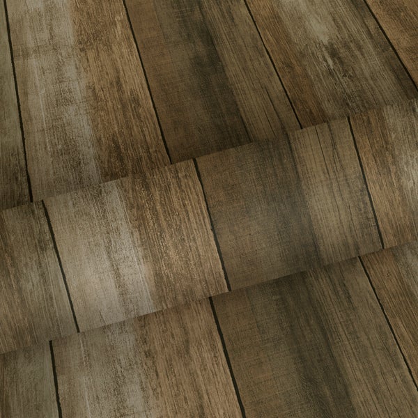 Holzvertäfelung mit Bank, Decke, Vase und Dekoration