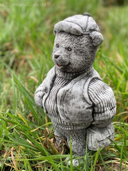 Steinguss Gartenfigur Teddybär mit Mütze und Weste als Dekoration für den Garten