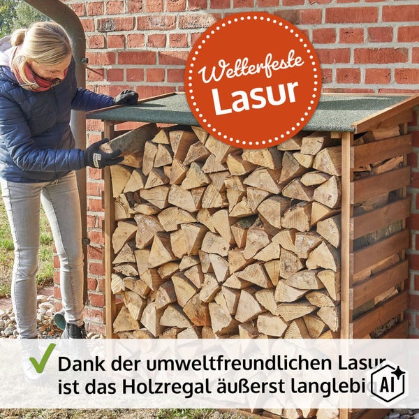 Eine Person stapelt Brennholz in einem Holzregal für den Außenbereich, das durch eine wetterfeste und umweltfreundliche Lasur geschützt ist.