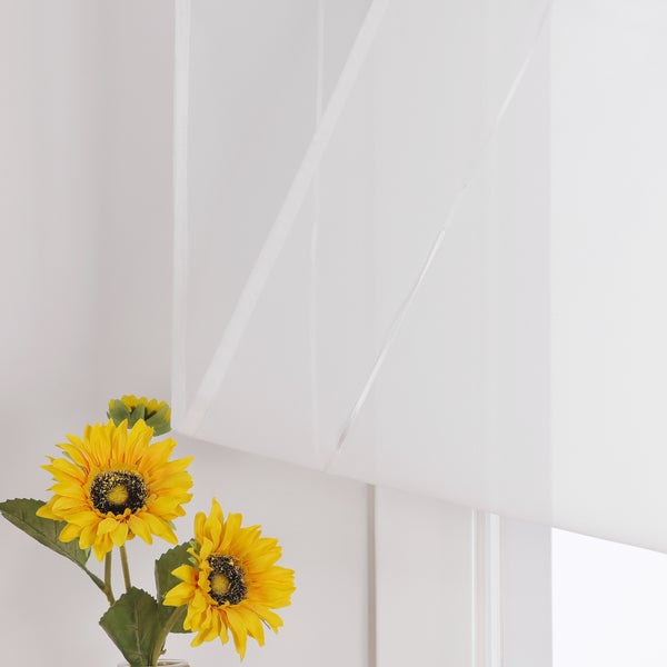 Fensterrollo und Sonnenblumen-Dekoration