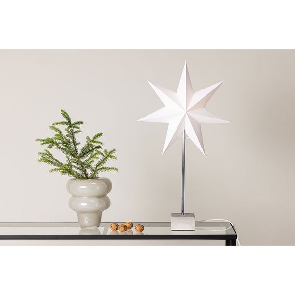 Figur aus Beton in sitzender Position, Rückansicht