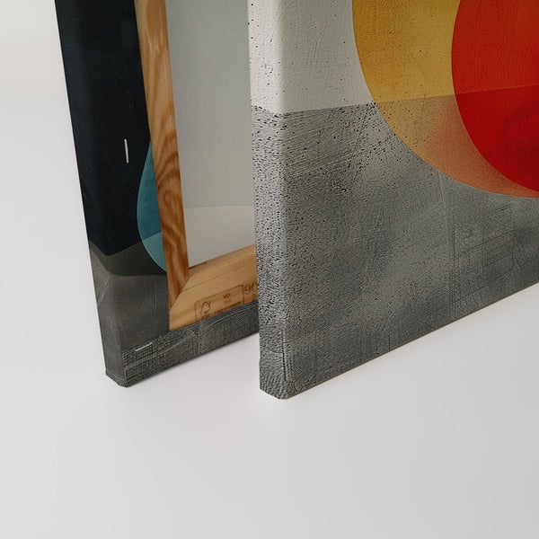 Detailansicht zweier Leinwandbilder mit abstrakten geometrischen Formen und Holzrahmen