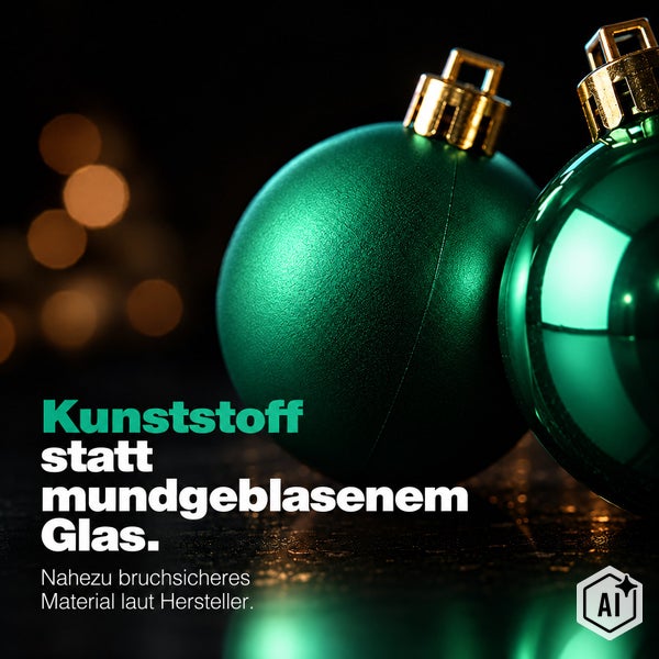 Zwei bruchsichere Weihnachtskugeln aus Kunststoff mit goldenen Aufhängern für die Weihnachtsdekoration.