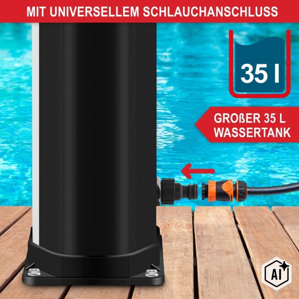 Gartendusche mit 35 Liter Wassertank und universellem Schlauchanschluss auf Holzuntergrund