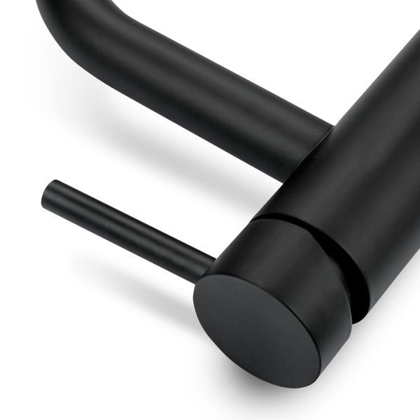 Detailansicht einer modernen Einhebel Waschtischarmatur in matter Optik