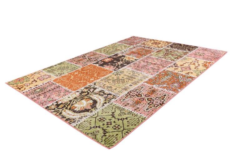 Teppich im Patchwork-Design mit verschiedenen orientalischen Mustern und Farben.