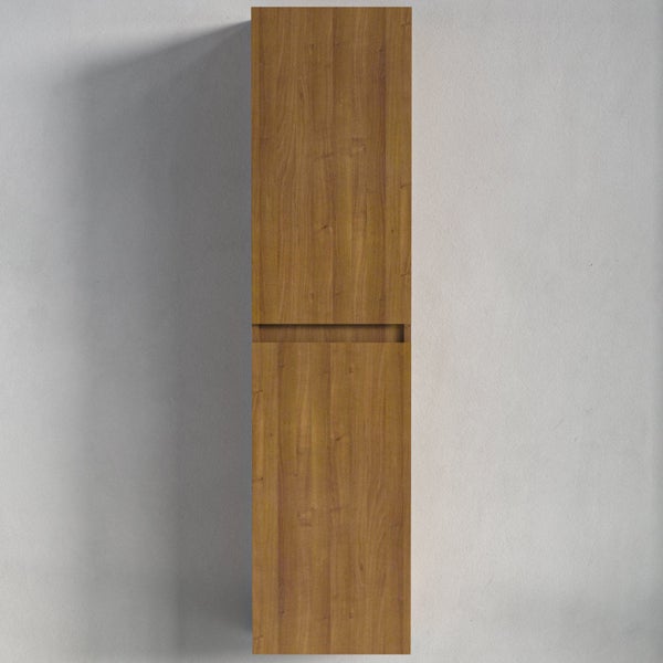 Hochschrank für das Badezimmer in Holzoptik mit horizontaler Griffmulde.