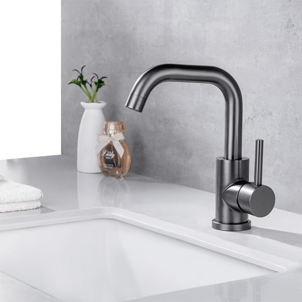 Moderne Einhebel Waschtischarmatur in matter Optik auf einem Waschbecken im Badezimmer
