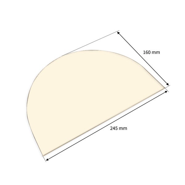 Halbmondförmiger Pizzastein mit den Maßen 245 Millimeter mal 160 Millimeter.