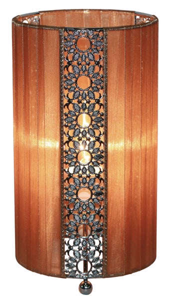 Dekorative Tischleuchte mit Stoffschirm und floralem Muster