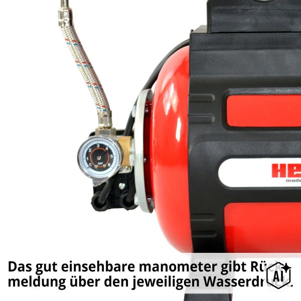 Detailansicht eines Hauswasserwerks mit Manometer zur Anzeige des aktuellen Wasserdrucks.