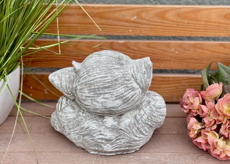 Gartenfigur Katze aus Stein in sitzender Position für den Außenbereich