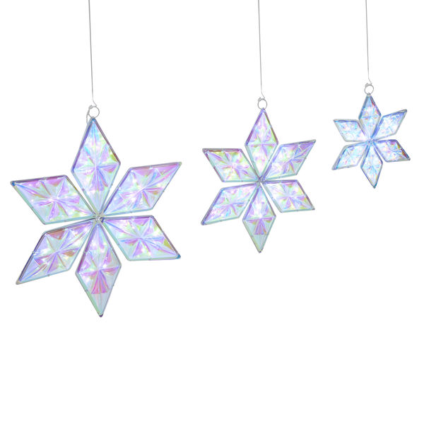 Drei hängende Sterne als Weihnachtsdekoration