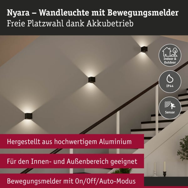 Quadratische LED Wandleuchte aus Metall mit Akkubetrieb inklusive Klebepad und Ladekabel Produktabmessungen 100 mal 100 mal 104 Millimeter