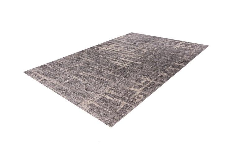 Rechteckiger Teppich mit abstraktem Muster im Used-Look.