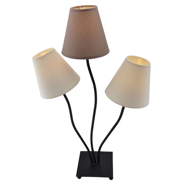 Tischleuchte mit drei Lampenschirmen und schwarzem Metallsockel