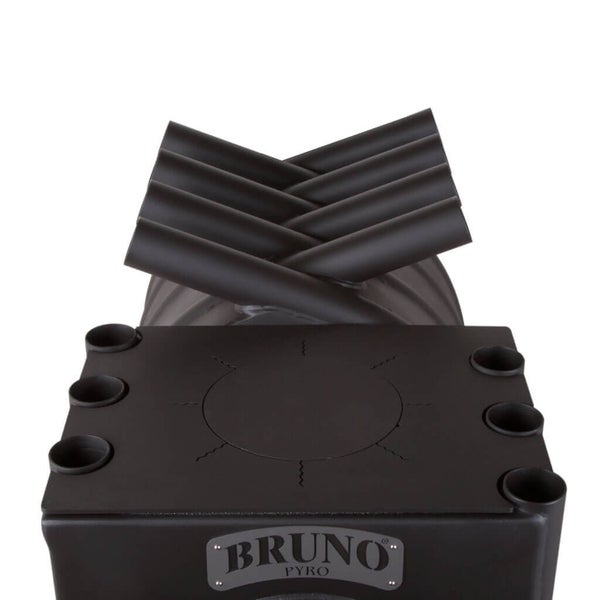Detailansicht Oberseite des Bruno Pyro Kaminofens aus Stahl mit markanten Konvektionsrohren und Kochplatte.