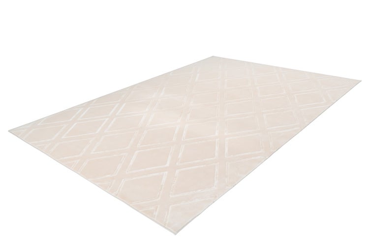 Rechteckiger beiger Kurzflor-Teppich mit geometrischem Rautenmuster.