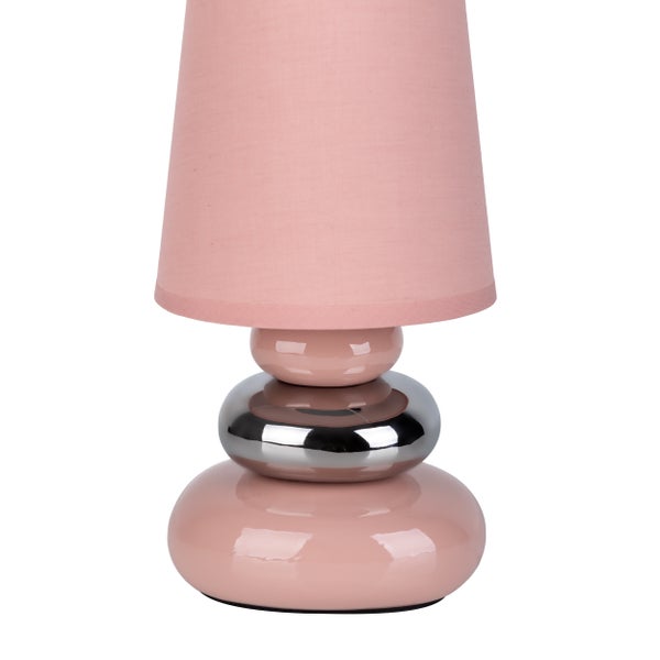 Dekorative Tischleuchte mit Lampenschirm