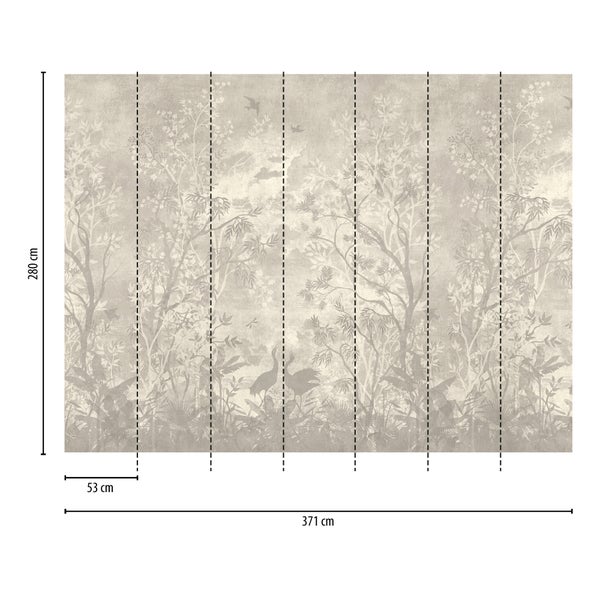 Vliestapete mit Waldmotiv und Vögeln, Maße 280 Zentimeter hoch und 371 Zentimeter breit, aufgeteilt in sieben Bahnen zu je 53 Zentimeter.