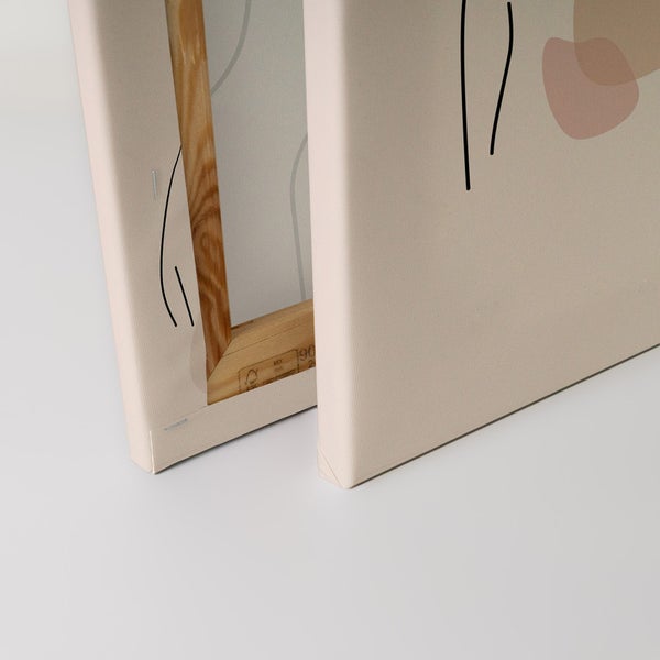 Detailansicht von zwei Leinwandbildern mit abstrakten Motiven und Holzrahmen.