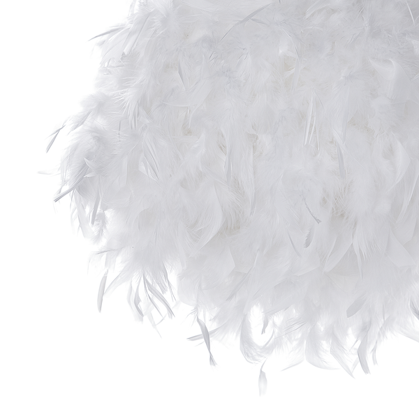 Federlampenschirm aus echten Federn, Detailansicht der weichen Textur.