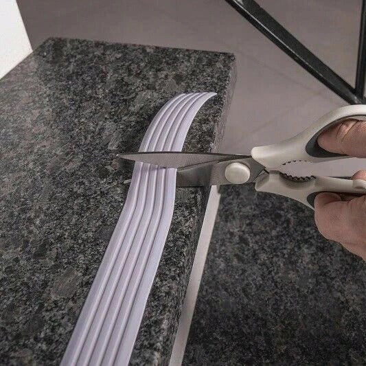 Zuschneiden einer Dichtungslippe mit einer Schere