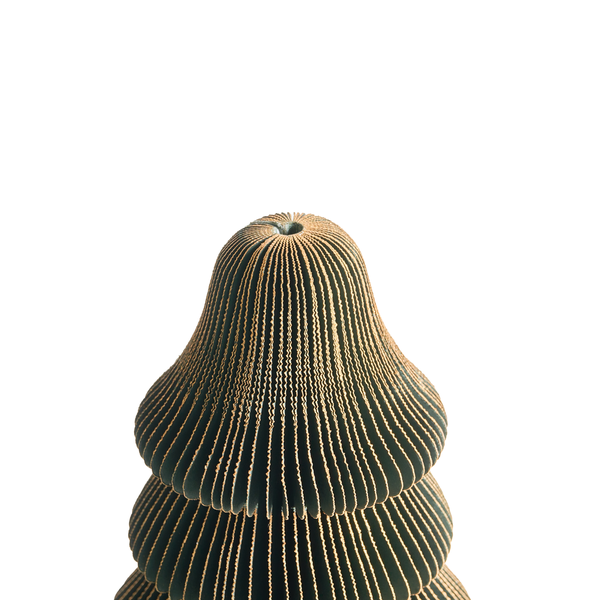 Dekorative Tannenbaumfigur aus Pappe