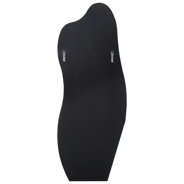 Rückseite eines Spiegels mit unregelmäßiger Form und Aufhängevorrichtungen