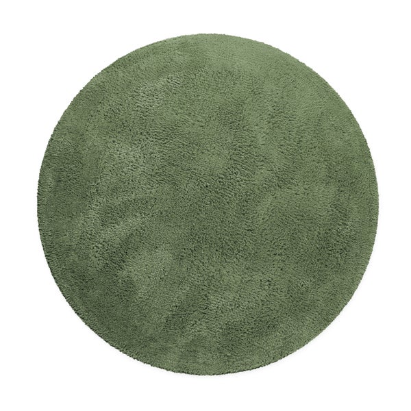 Runder flauschiger Badteppich in Grün aus weichem Material.
