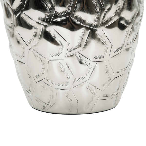 Dekorative silberfarbene Vase mit geometrischem Muster