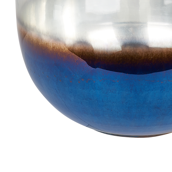 Detailaufnahme einer Blumenvase aus Glas