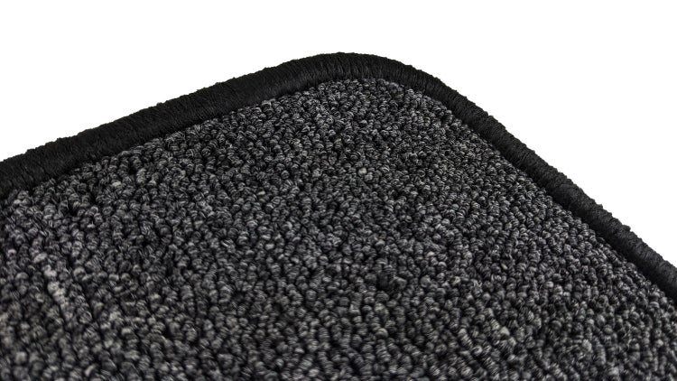 Detailaufnahme einer Schmutzfangmatte mit gerippter Oberfläche und dunkler Umrandung.