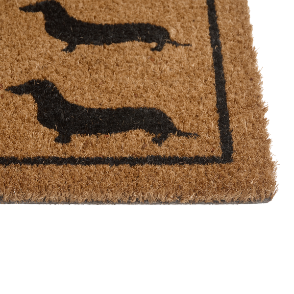 Fußmatte aus Kokosfasern mit schwarzen Dackel-Motiven und schwarzer Umrandung.