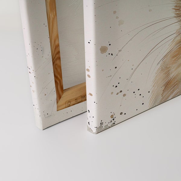 Nahaufnahme einer Leinwand mit abstraktem Design und Holzrahmen