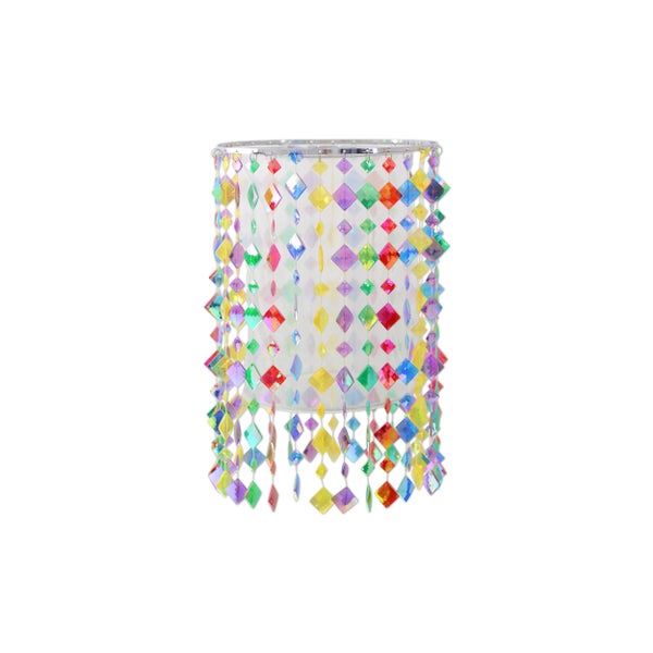 Dekorative Tischleuchte mit bunten, rautenförmigen Anhängern und Metallfuß
