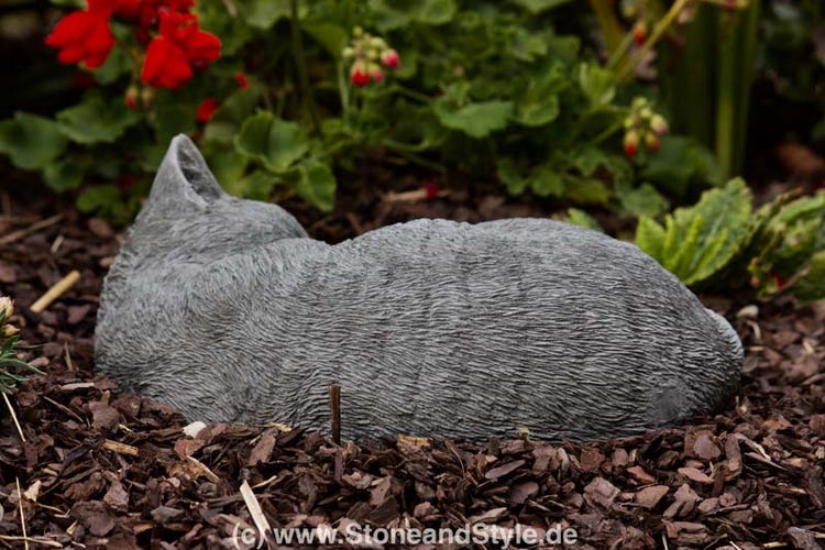 Steinfigur schlafende Katze aus Steinguss für die Gartendekoration