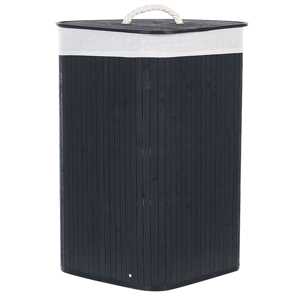 Schwarzer Eck-Wäschekorb aus Bambus mit Stoffeinsatz und Deckel mit Seilgriff.