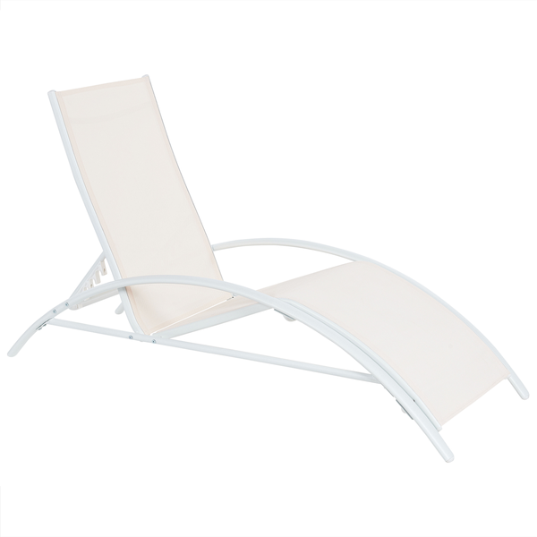 Weiße Sonnenliege mit geschwungenem Metallgestell, beiger Textilbespannung und verstellbarer Rückenlehne.