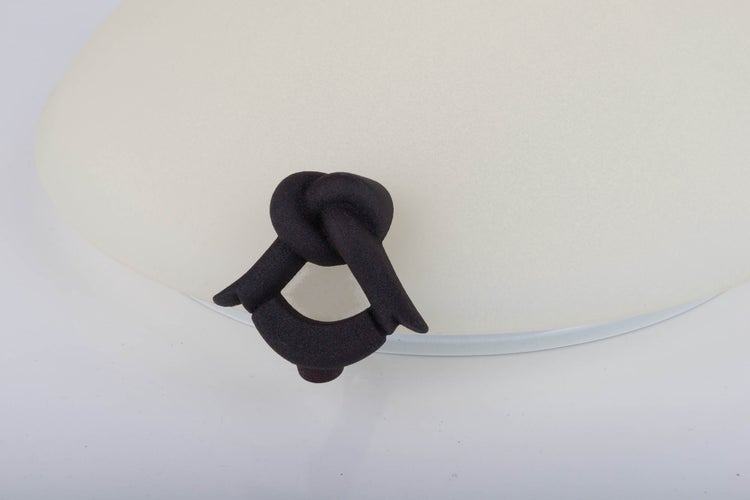 Deckenleuchte mit dekorativem Griff