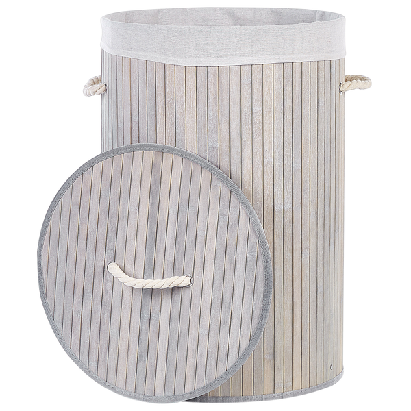 Detailaufnahme eines Heizkörpers für das Badezimmer