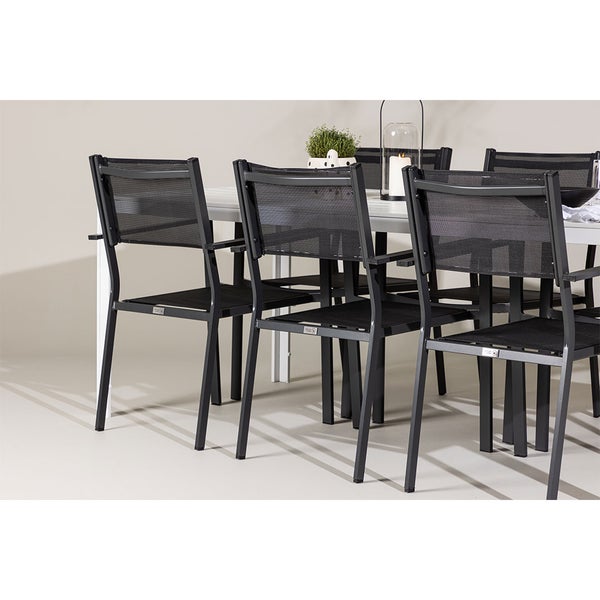 Gartentisch mit Gartenstühlen mit Armlehne