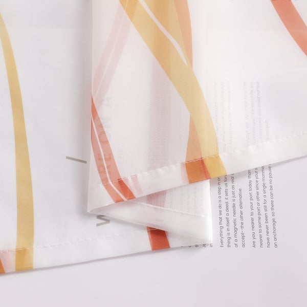 Gardine mit Streifenmuster und Textdruck
