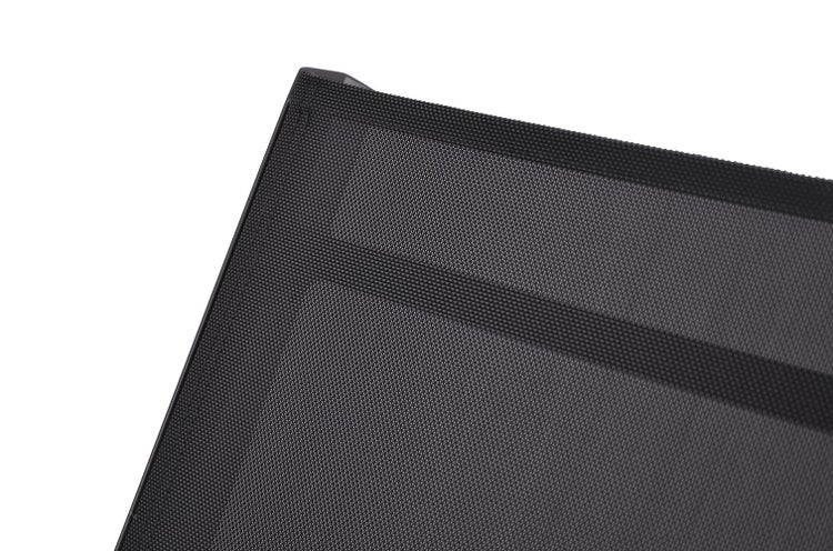 Nahaufnahme einer schwarzen Lautsprecherabdeckung mit feiner Struktur