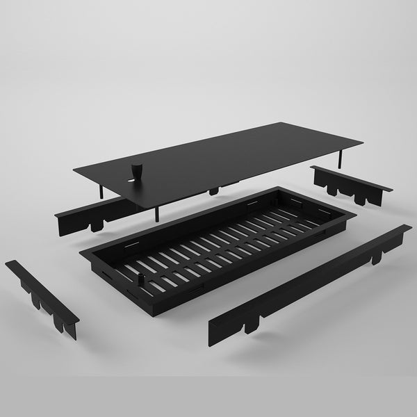 Duschrinne aus Metall mit Abdeckung und Montagerahmen in Einzelteilen.
