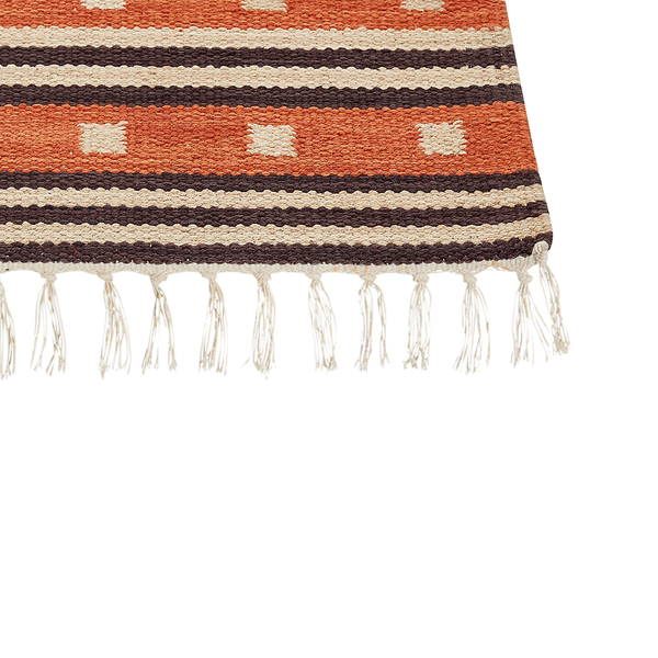 Teppich mit Streifen und Fransen