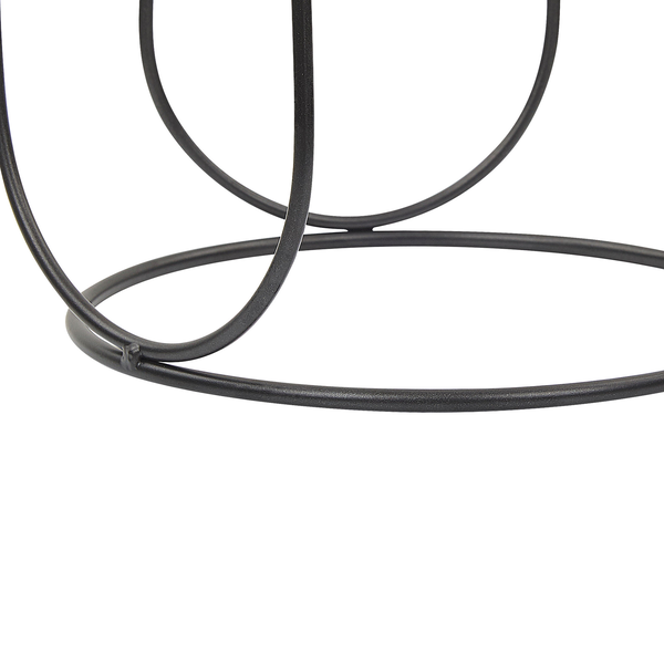 Detailansicht eines Pflanzenständergestells aus Metall